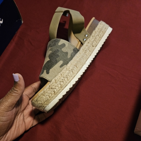 Camouflage Sandal with Ankle Strap - Picture 2 of 4